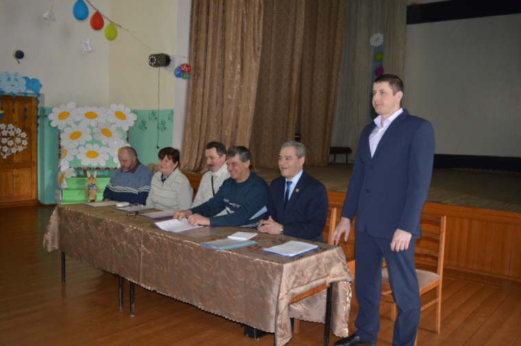 Глава поселения Голошубов П.П. выступил с отчетом об оценке социально-экономической ситуации за 2018 год.